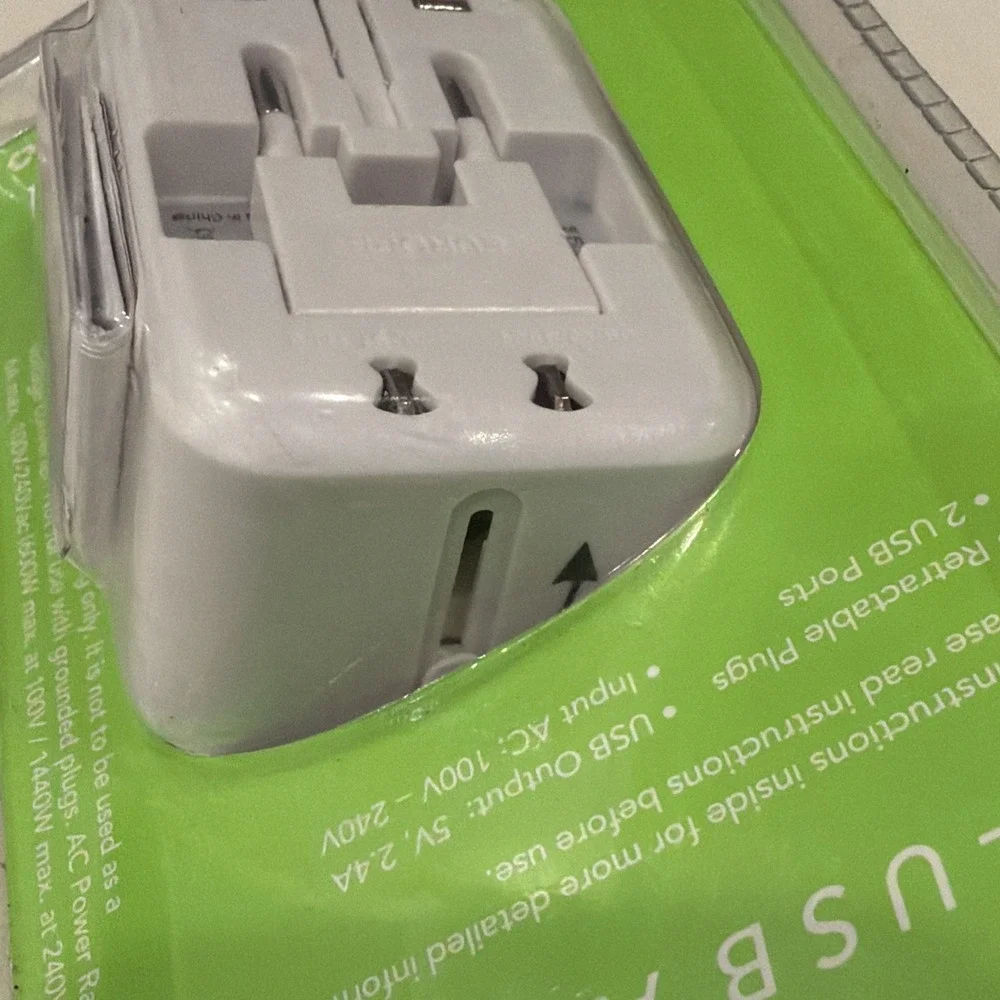 AMERICAN TOURISTER Electronics 2 USB Travel Adapter AT97-170-027-08 White NEW